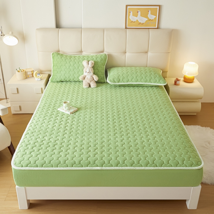 91家纺网 家纺一手货源 找家纺 雪云美 2024冬季新款加厚牛奶绒夹棉床笠三件套A类大豆床垫保护套纯色 牛奶绒--果绿