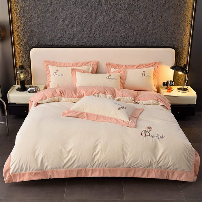 91家纺网 家纺一手货源 找家纺 2024新款加厚保暖A类婴儿绒四件套-朵拉系列 朵拉-荔枝白+樱花粉