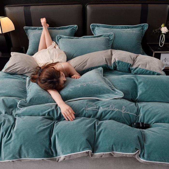 91家纺网 家纺一手货源 找家纺 2024新款A类加厚保暖婴儿绒四件套-洛伊系列 马尔斯绿+轻奢灰