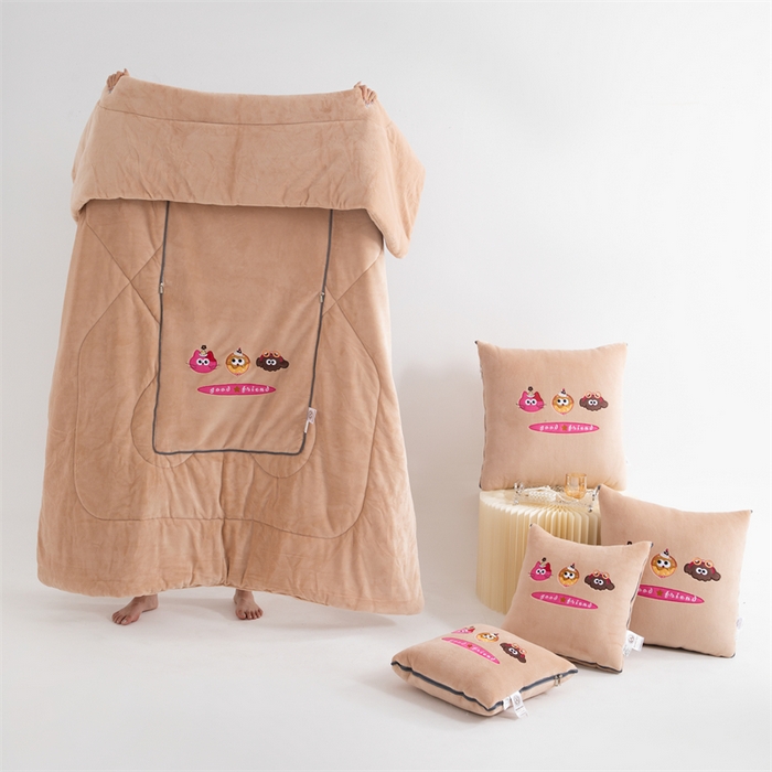 91家纺网 家纺一手货源 找家纺 2024新款牛奶绒动物乐园抱枕被 欢乐派对