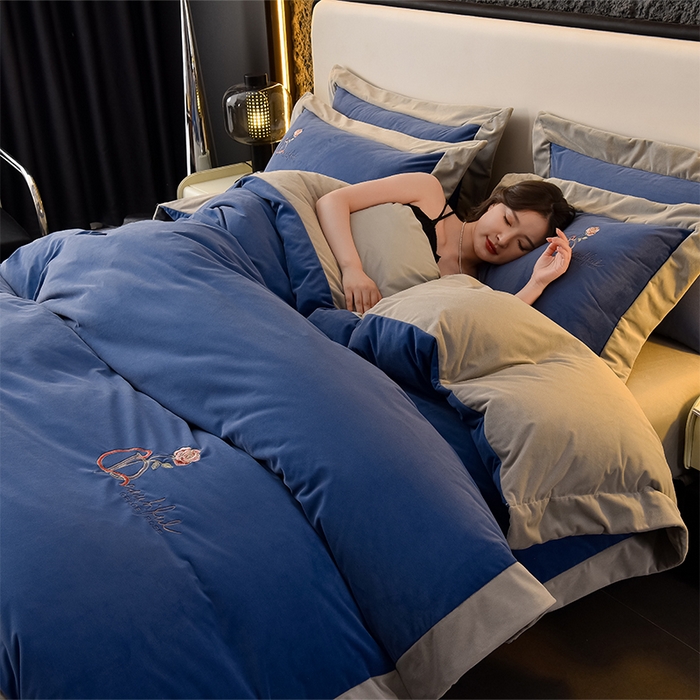 91家纺网 家纺一手货源 找家纺 2024新款加厚保暖A类婴儿绒四件套-朵拉系列 朵拉-景泰蓝+星空灰