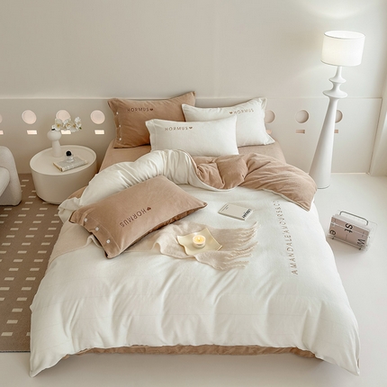 潘朵拉家纺 2024新款字母绣花纯色系列牛奶绒四件套 穆斯 白+咖