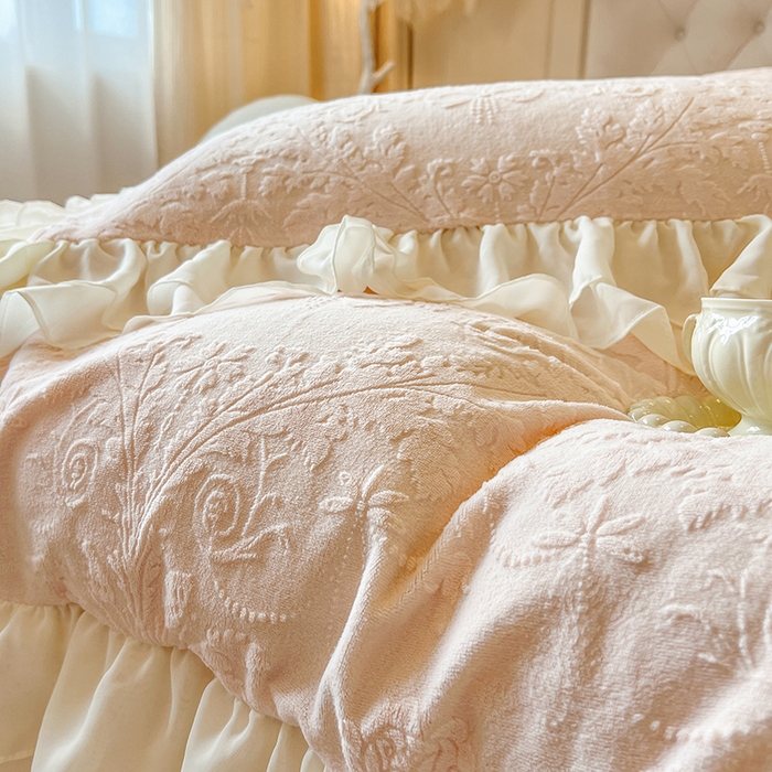 91家纺网 家纺一手货源 找家纺 （总）亲亲公主 2025新款牛奶绒雕花保暖四件套-伊莉（配送蝴蝶结）