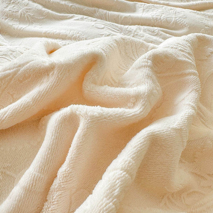 91家纺网 家纺一手货源 找家纺 花香四季家纺 2024新款牛奶绒荷叶花边夹棉单床盖-浪漫花语 浪漫花语-奶油白