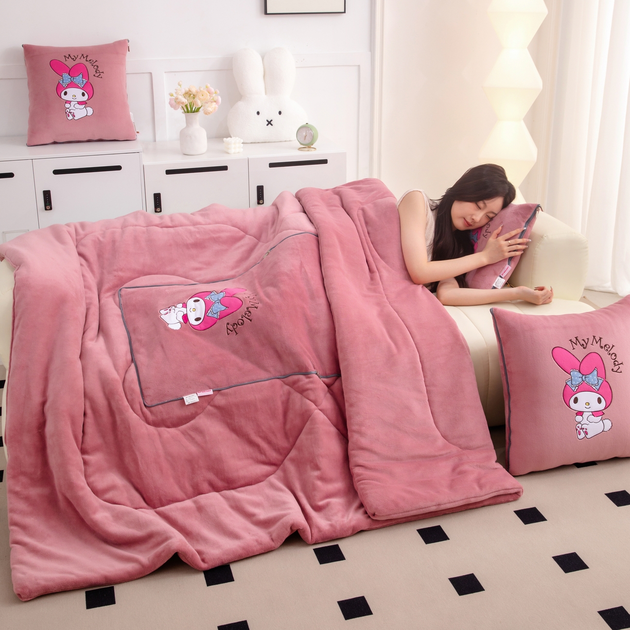 91家纺网 家纺一手货源 找家纺 2024新款三丽欧牛奶绒抱枕被 美乐蒂