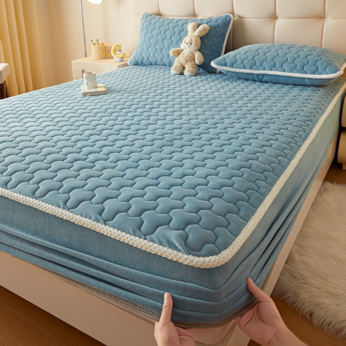 91家纺网 家纺一手货源 找家纺 雪云美 2024冬季新款加厚牛奶绒夹棉床笠三件套A类大豆床垫保护套纯色 牛奶绒-- 兰灰