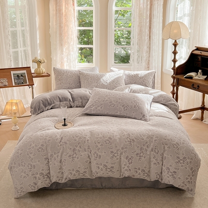 91家纺网 家纺一手货源 找家纺 （总）大元 2025新款A类立体雕花牛奶绒四件套