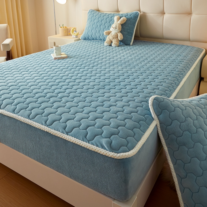 91家纺网 家纺一手货源 找家纺 雪云美 2024冬季新款加厚牛奶绒夹棉床笠三件套A类大豆床垫保护套纯色 牛奶绒-- 兰灰