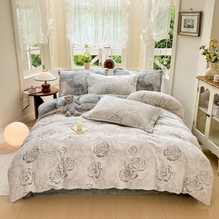 91家纺网 家纺一手货源 找家纺 梦莱斯 2024新款雕花牛奶绒四件套 玫瑰-灰