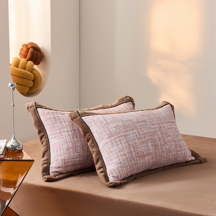 91家纺网 家纺一手货源 找家纺 LADYCOCO可可家居 单枕套-2024新款牛奶绒数码印花单品系列 香雾粉色+深咖