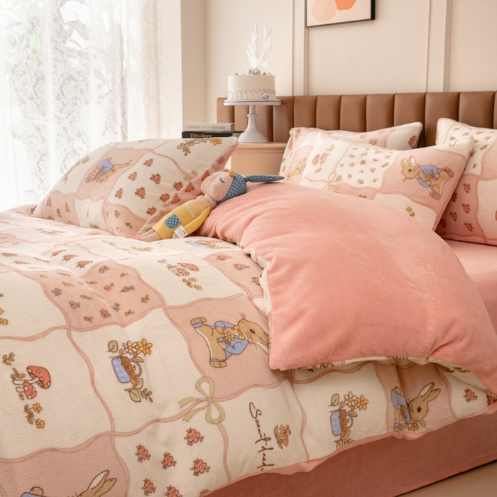 91家纺网 家纺一手货源 找家纺 乐居坊 2024新款高克重牛奶绒印花保暖四件套 奶油兔-粉