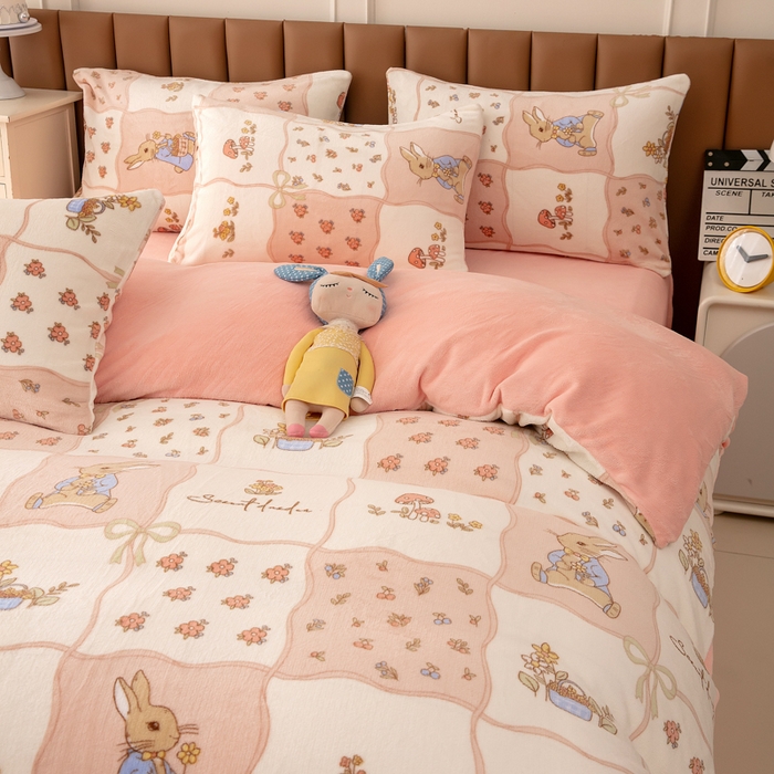 91家纺网 家纺一手货源 找家纺 乐居坊 2024新款高克重牛奶绒印花保暖四件套 奶油兔-粉