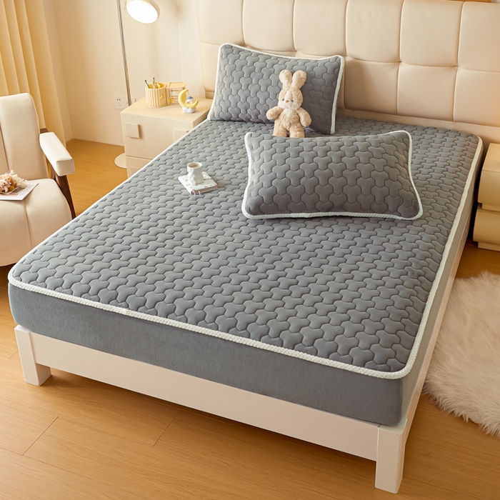 91家纺网 家纺一手货源 找家纺 （总）雪云美 2024冬季新款加厚牛奶绒夹棉床笠三件套A类大豆床垫保护套纯色