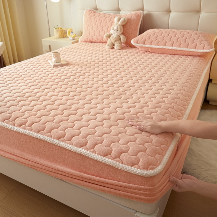 91家纺网 家纺一手货源 找家纺 雪云美 2024冬季新款加厚牛奶绒夹棉床笠三件套A类大豆床垫保护套纯色 牛奶绒--浅桔