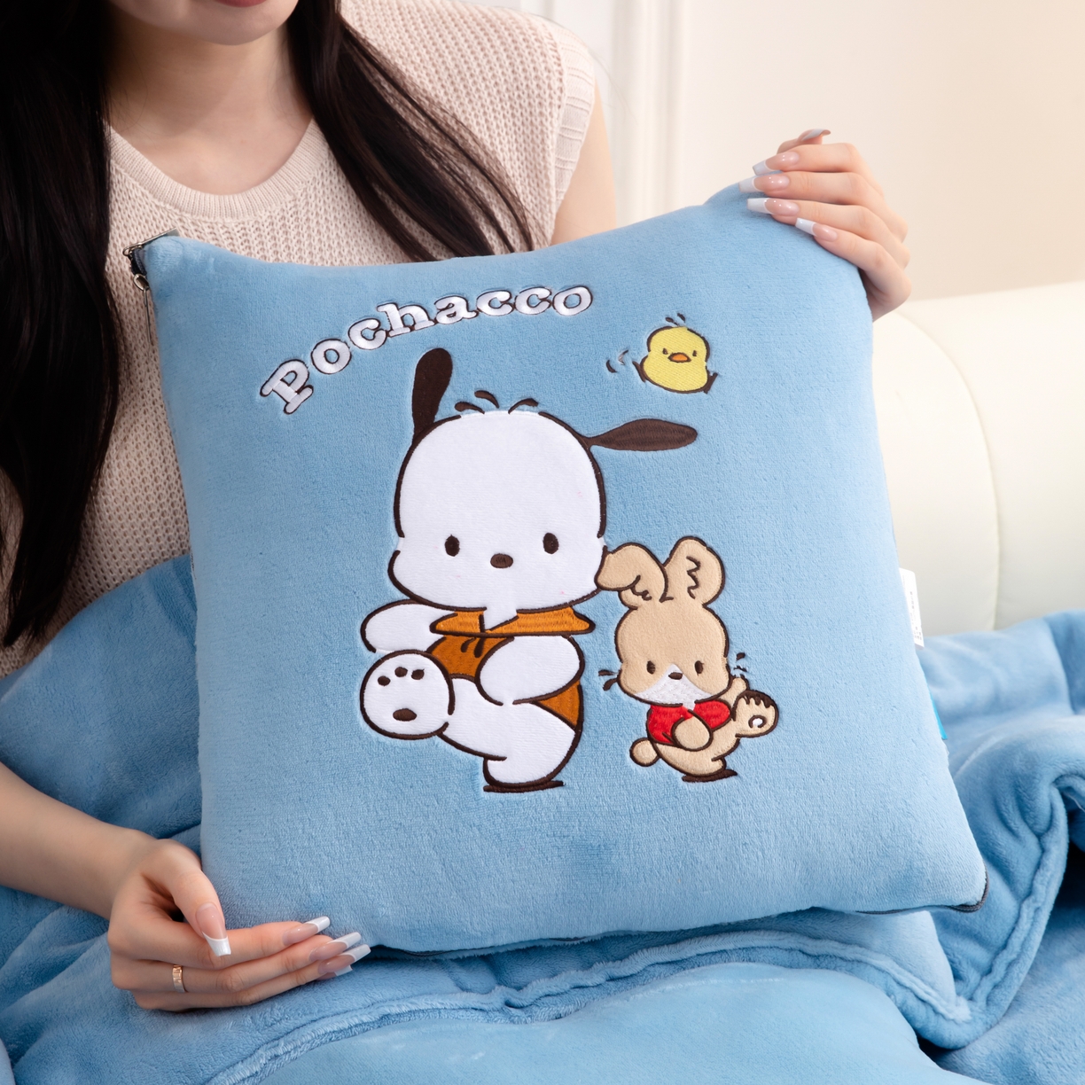 91家纺网 家纺一手货源 找家纺 2024新款三丽欧牛奶绒抱枕被 帕恰狗-蓝