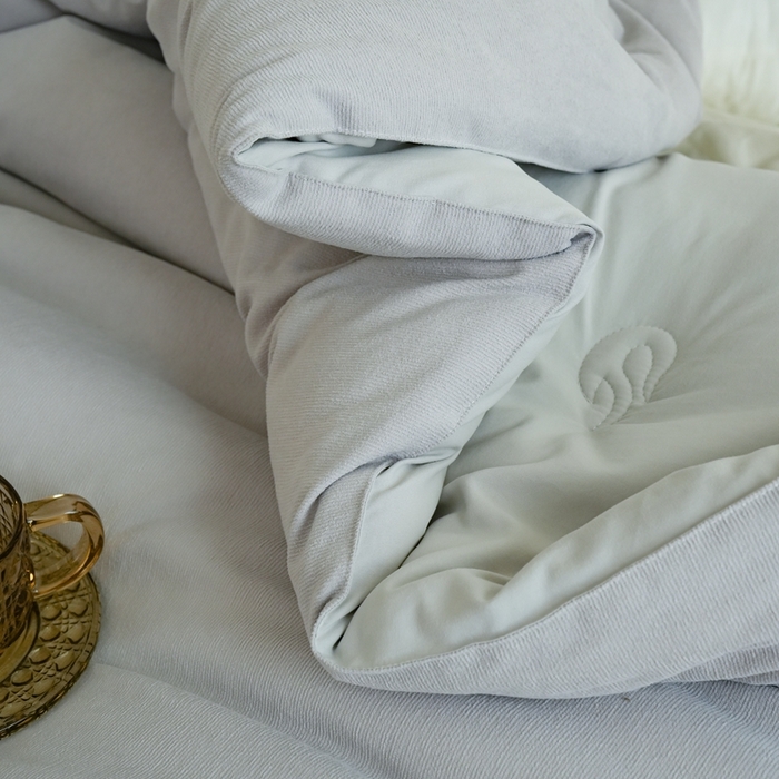 91家纺网 家纺一手货源 找家纺 丽卡家纺 2024新款热艾家春秋被 灰色