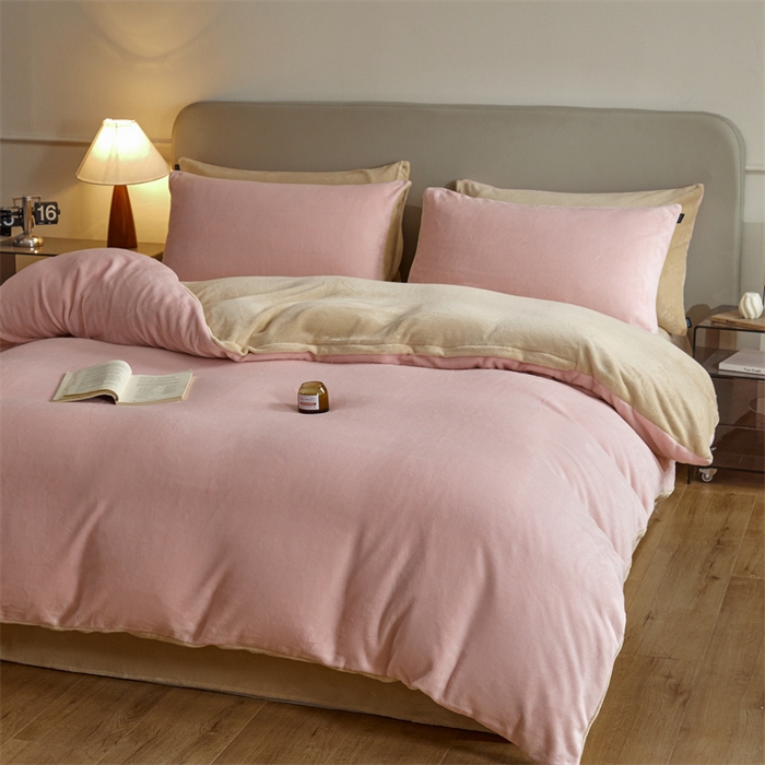 91家纺网 家纺一手货源 找家纺 凡客家居 2024新款A类加厚230克纯色双拼牛奶绒四件套 奶油粉+奶咖