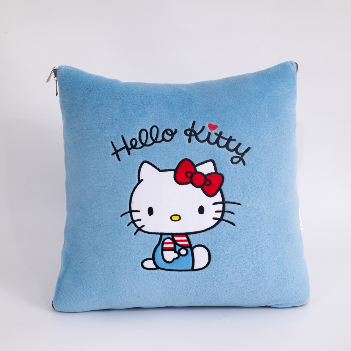 91家纺网 家纺一手货源 找家纺 2024新款三丽欧牛奶绒抱枕被 凯蒂猫