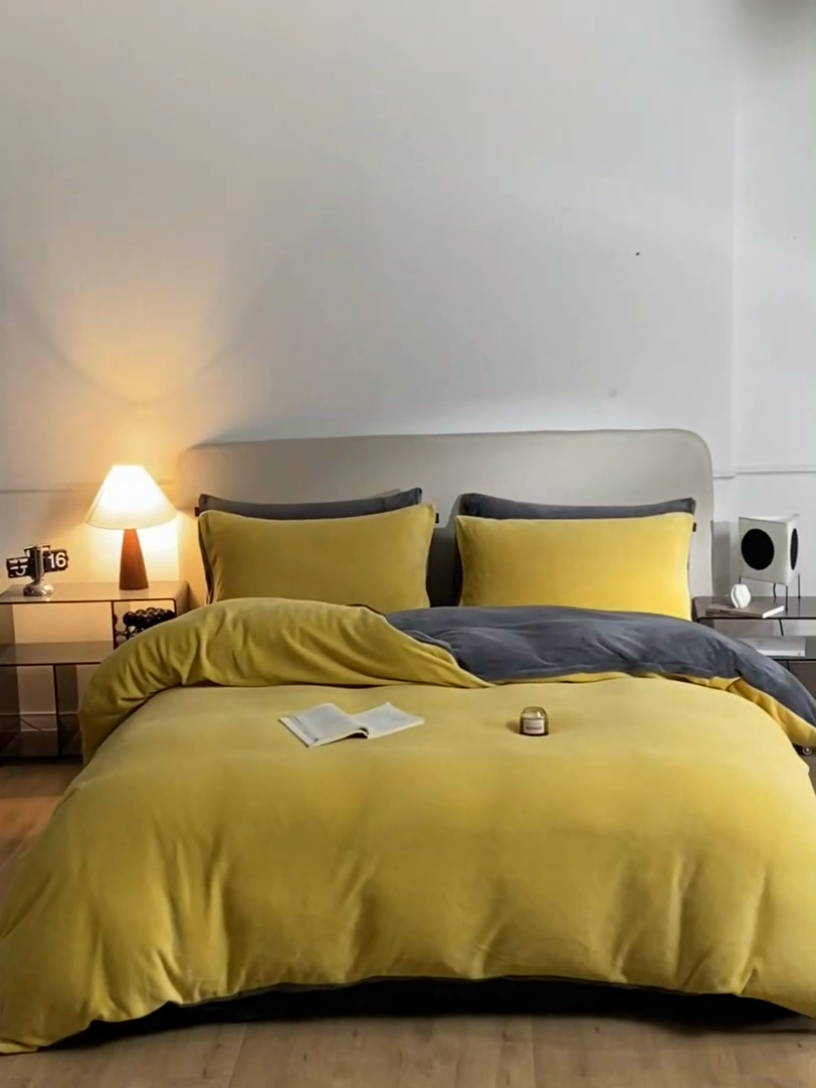 91家纺网 家纺一手货源 找家纺 凡客家居 2024新款A类加厚230克纯色双拼牛奶绒四件套 姜黄+深灰