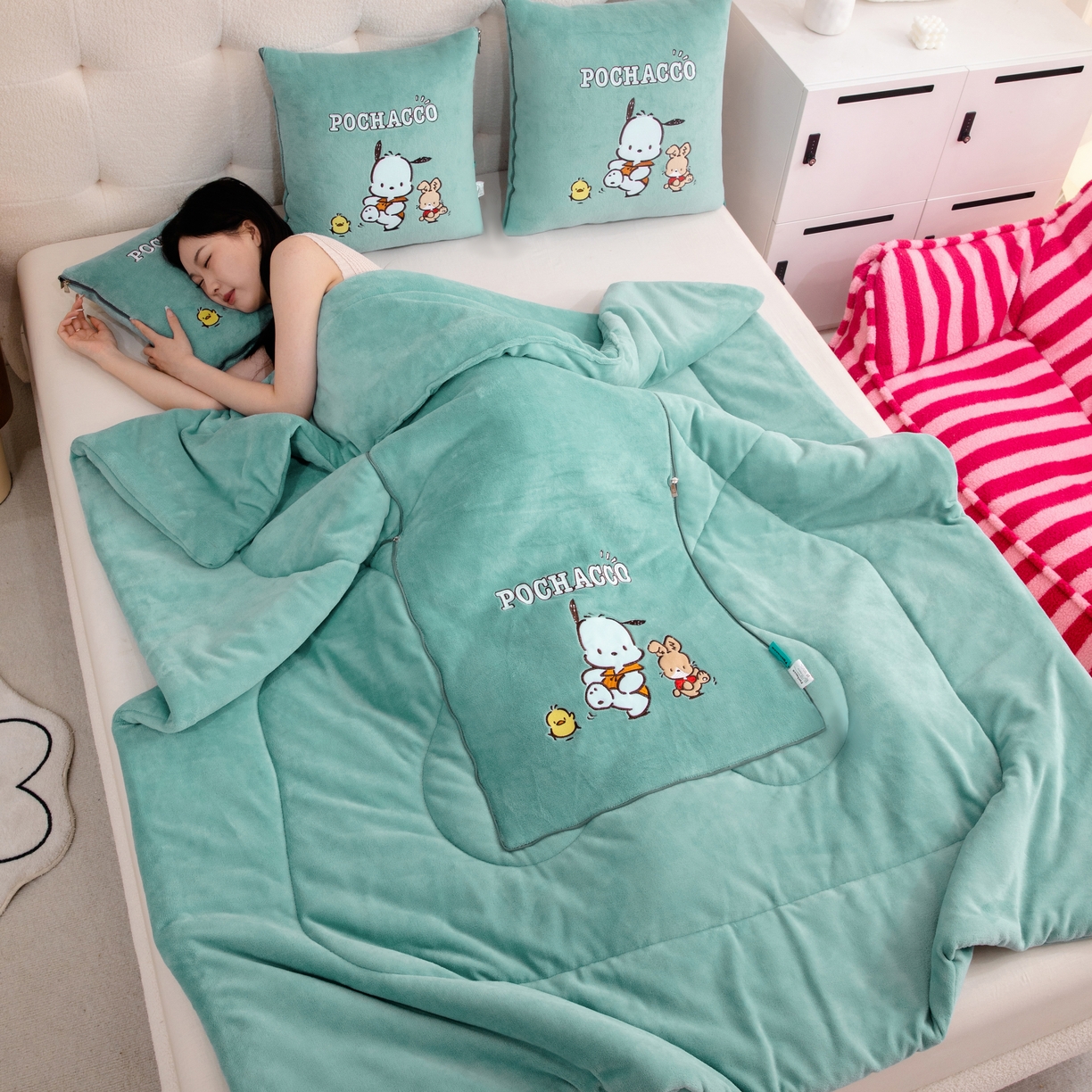 91家纺网 家纺一手货源 找家纺 2024新款三丽欧牛奶绒抱枕被 帕恰狗-绿