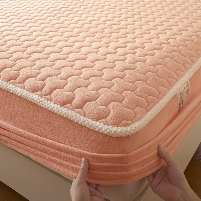 91家纺网 家纺一手货源 找家纺 雪云美 2024冬季新款加厚牛奶绒夹棉床笠三件套A类大豆床垫保护套纯色 牛奶绒--浅桔