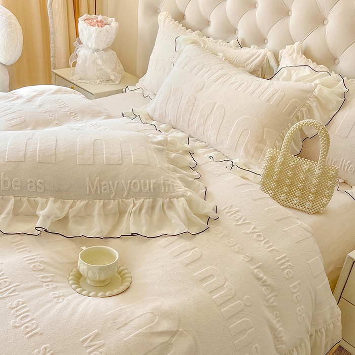 91家纺网 家纺一手货源 找家纺 亲亲公主 2025新款牛奶绒雕花保暖四件套-花恋 花恋-米色