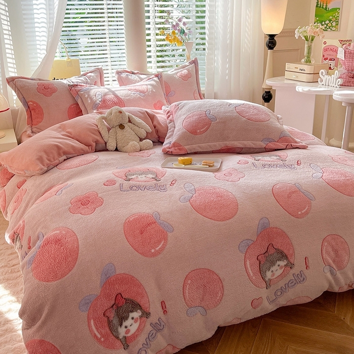 91家纺网 家纺一手货源 找家纺 妖妖家纺 2024新款加厚雪花绒印花单品三件套四件套 蜜桃女孩