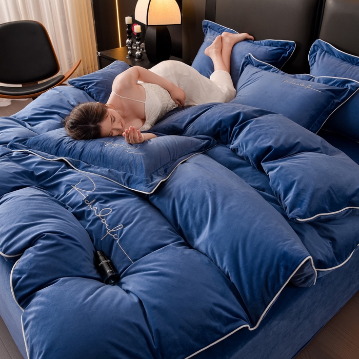 91家纺网 家纺一手货源 找家纺 2024新款A类加厚保暖婴儿绒四件套-洛伊系列 克莱因蓝