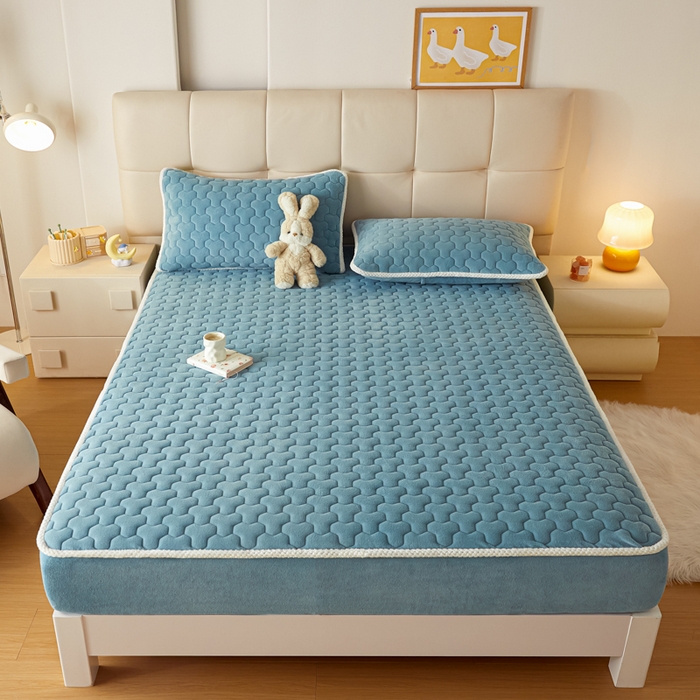 91家纺网 家纺一手货源 找家纺 雪云美 2024冬季新款加厚牛奶绒夹棉床笠三件套A类大豆床垫保护套纯色 牛奶绒-- 兰灰