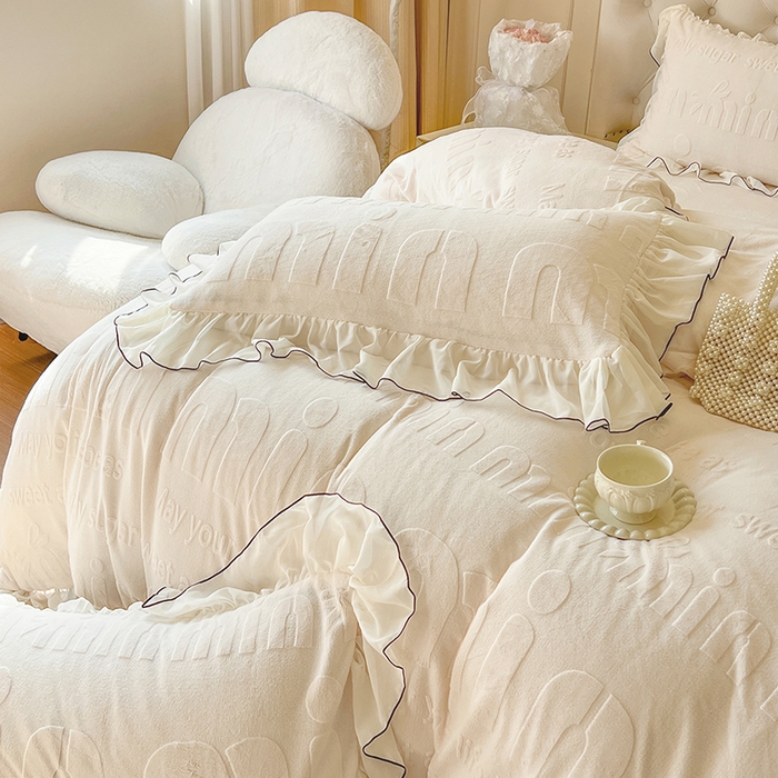 91家纺网 家纺一手货源 找家纺 亲亲公主 2025新款牛奶绒雕花保暖四件套-花恋 花恋-米色