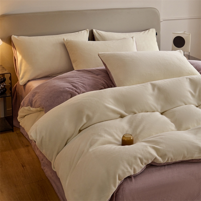 91家纺网 家纺一手货源 找家纺 凡客家居 2024新款A类加厚230克纯色双拼牛奶绒四件套 奶油黄+香芋紫
