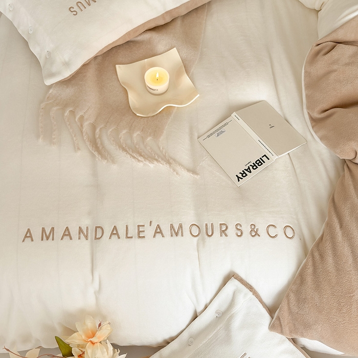 91家纺网 家纺一手货源 找家纺 （总）潘朵拉家纺 2024新款字母绣花纯色系列牛奶绒四件套