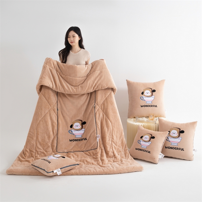 91家纺网 家纺一手货源 找家纺 （总）2024新款牛奶绒动物乐园抱枕被