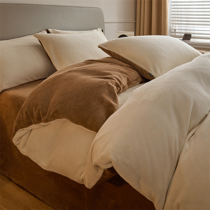 91家纺网 家纺一手货源 找家纺 凡客家居 2024新款A类加厚230克纯色双拼牛奶绒四件套 奶白+奶茶咖