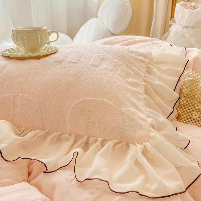 91家纺网 家纺一手货源 找家纺 亲亲公主 2025新款牛奶绒雕花保暖四件套-花恋 花恋-粉色