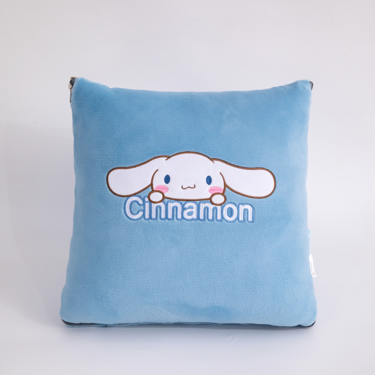 91家纺网 家纺一手货源 找家纺 2024新款三丽欧牛奶绒抱枕被 玉桂狗