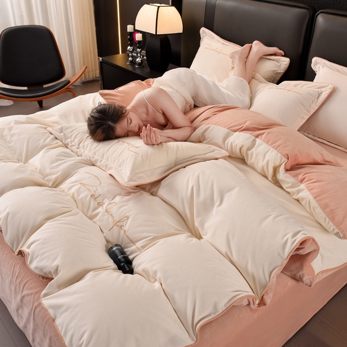 91家纺网 家纺一手货源 找家纺 2024新款A类加厚保暖婴儿绒四件套-洛伊系列 贝壳白+莫兰迪粉