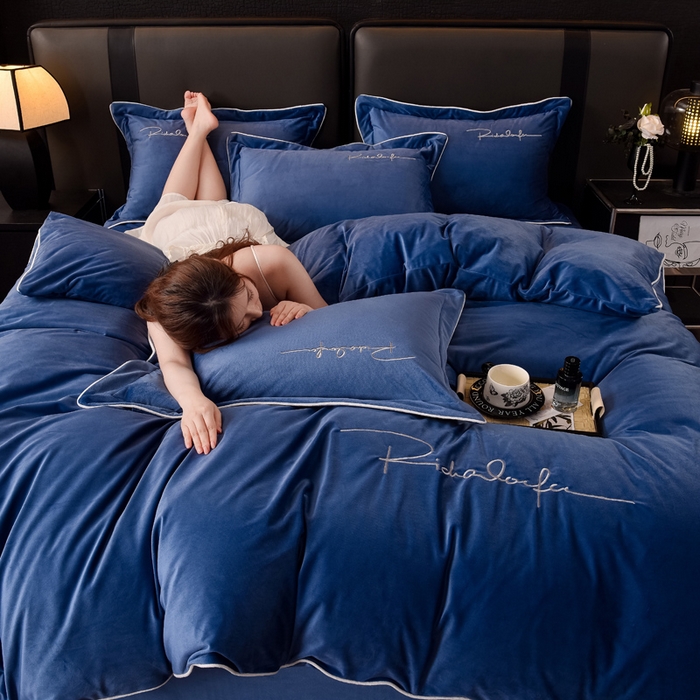 91家纺网 家纺一手货源 找家纺 2024新款A类加厚保暖婴儿绒四件套-洛伊系列 克莱因蓝