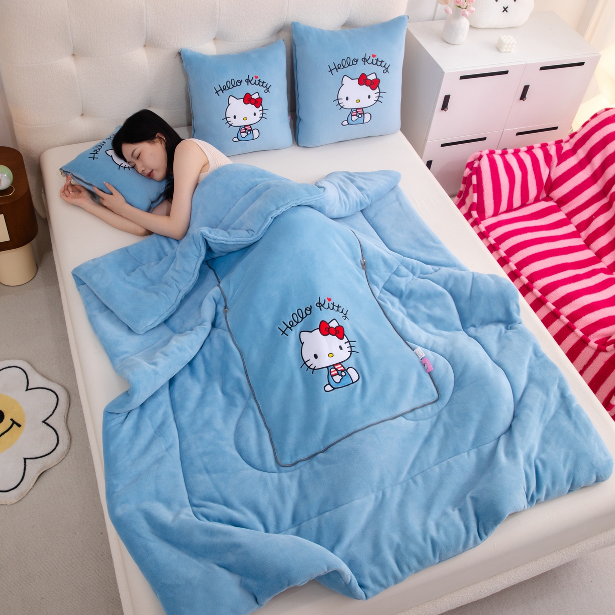 91家纺网 家纺一手货源 找家纺 2024新款三丽欧牛奶绒抱枕被 凯蒂猫