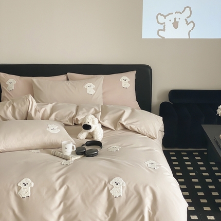 91家纺网 家纺一手货源 找家纺 （总）鹿班家居 2024新款100S全棉磨毛毛巾绣系列四件套-云朵小狗（标准会员-20）