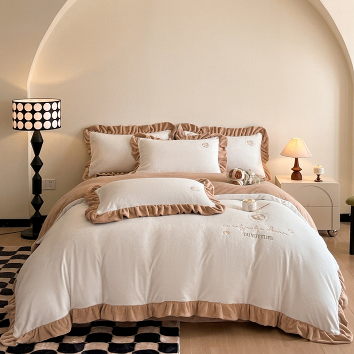 91家纺网 家纺一手货源 找家纺 露梦家纺 2025新款A类双面木耳花边加厚保暖牛奶绒刺绣款四件套-繁花系列（提供买家秀） 繁花-奶油白