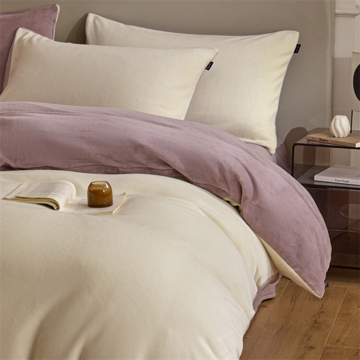 91家纺网 家纺一手货源 找家纺 凡客家居 2024新款A类加厚230克纯色双拼牛奶绒四件套 奶油黄+香芋紫