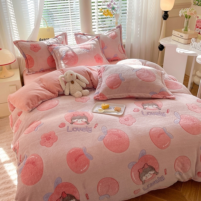 91家纺网 家纺一手货源 找家纺 妖妖家纺 2024新款加厚雪花绒印花单品三件套四件套 蜜桃女孩