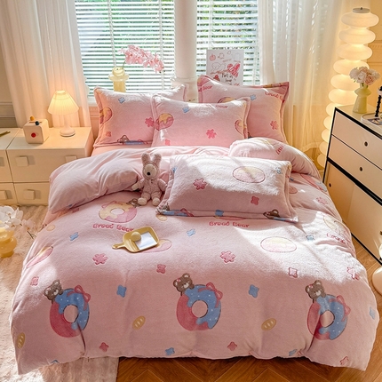 91家纺网 家纺一手货源 找家纺 妖妖家纺 2024新款加厚雪花绒印花单品三件套四件套 甜甜圈小熊