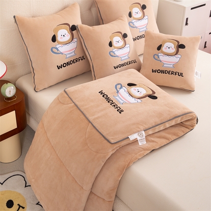 91家纺网 家纺一手货源 找家纺 （总）2024新款牛奶绒动物乐园抱枕被