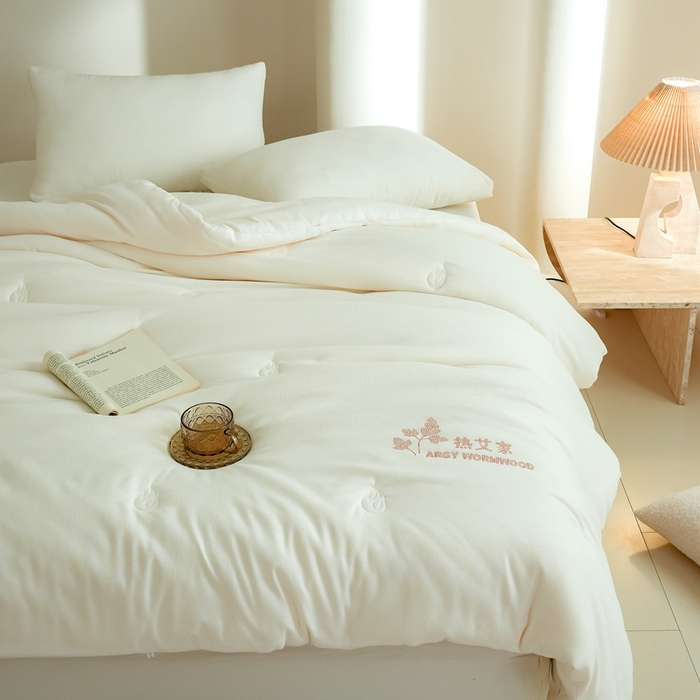 91家纺网 家纺一手货源 找家纺 丽卡家纺 2024新款热艾家春秋被 白色