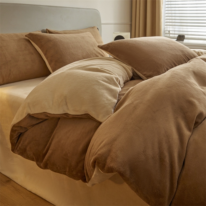 91家纺网 家纺一手货源 找家纺 凡客家居 2024新款A类加厚230克纯色双拼牛奶绒四件套 奶茶咖+奶咖