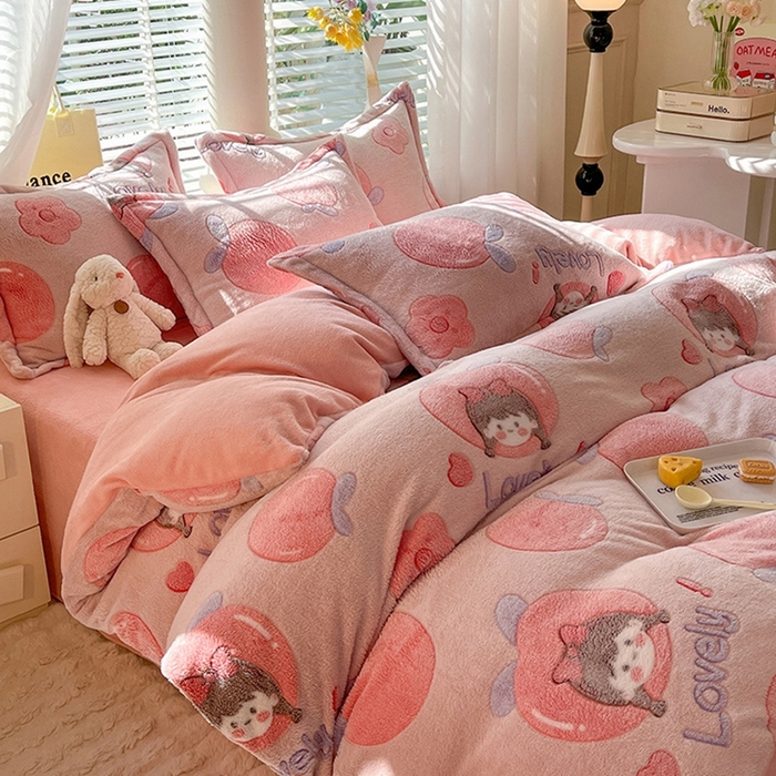 91家纺网 家纺一手货源 找家纺 妖妖家纺 2024新款加厚雪花绒印花单品三件套四件套 蜜桃女孩