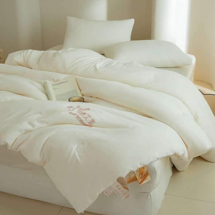 91家纺网 家纺一手货源 找家纺 丽卡家纺 2024新款热艾家春秋被 白色