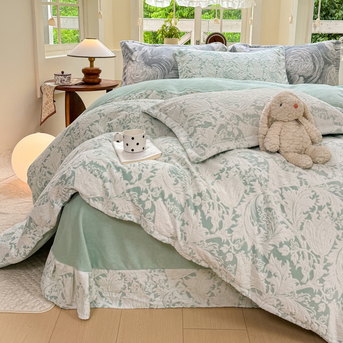 91家纺网 家纺一手货源 找家纺 梦莱斯 2024新款雕花牛奶绒四件套 青艾-青